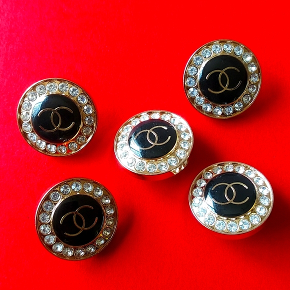 One Authentic CHANEL Button - Picture 1 of 7